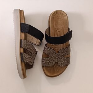 Σανδάλι πολύ μοντέρνο. Μαλακό ανατομικό πάτο. Πολύ ανθεκτικό για άνετο περπάτημα.
